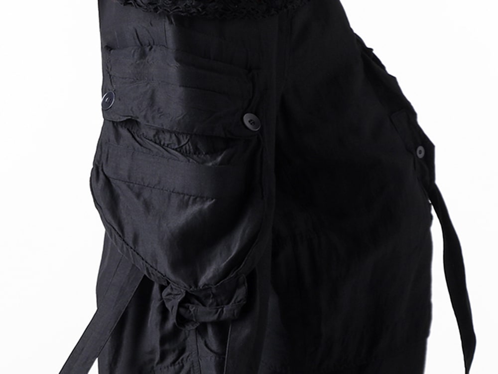 JULIUS 2025SS styling - Gasmask Wide Pants Featuring a Rayon and Ramie Blend Cross-Weave Fabric - 897PAM13 (Rayon Ramie Cloth Wide Gasmask Cargo Pants BLACK) - 9-006