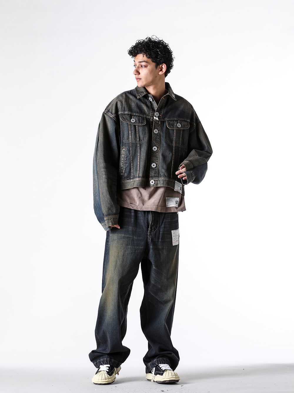 Maison MIHARA YASUHIRO 2025SS Styling - Denim Coordination - A Coordination Showcasing the Unique World of 2025SS - A14BL021 indigo(BOTH FRONTS DENIM JACKET INDIGO) A13TS602 brown(Sun Faded Tee Brown) A14PT023 indigo(AMATEUR SEWN WIDE JEANS INDIGO) A09FW732 black(BLAKEY Original Sole Canvas Low Cut Sneaker Vintage like Sole Black) - 1-001