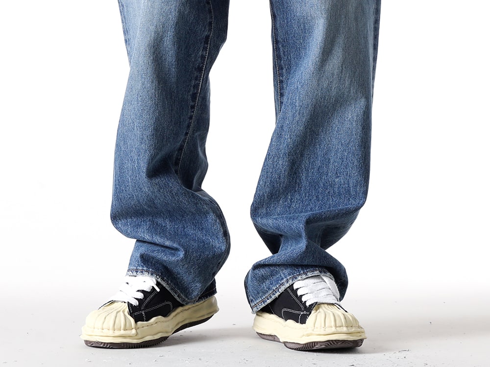 Maison MIHARA YASUHIRO 2025SS - Easy Waist Jeans with a Unique Back Pocket Design - A09FW732 black(BLAKEY Original Sole Canvas Low Cut Sneaker Vintage like Sole Black) - 3-007