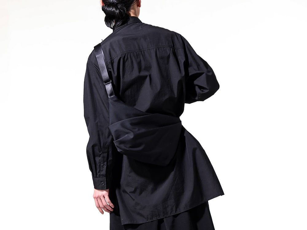 Yohji Yamamoto 2025SS - The Fusion of Leather’s Toughness and Modern Design - HO-B68-514(Circular Rib Fabric Blouse) HP-I07-861(Drape Sacoche) - 2-012