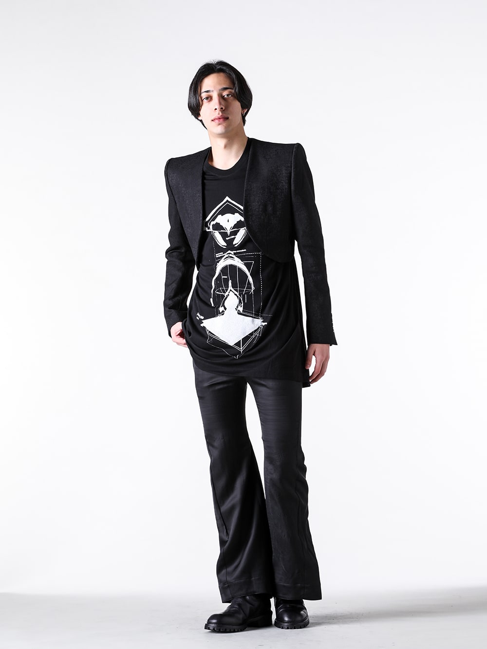 JULIUS 2025SS - Delivery from JULIUS 25SS collection has started! Now available both in-store and online! - 897JAM1(Nylon Cotton Jacquard Short Collarless Jacket) 897CPM2(Cotton Modal Jersey Printed Oversize T-shirt) 899FWM1(Cow Skin Engineer Boots) - 1-001