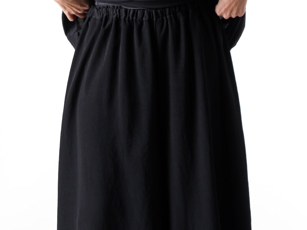 Yohji Yamamoto 2025SS - Skirt-Like Pants with an Elegant Impression Paired with GUIDI 988X Back-Zip Boots - FP-P62-500(SK Style Gather Pants) - 3-004