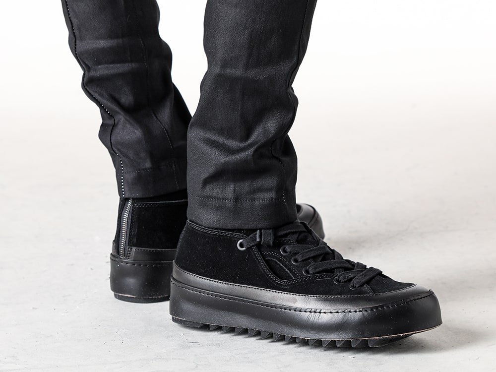 the viridi-anne 2025SS - Solid Pants with a Distinctive Side Seam Line - VI-3818-09(Sneakers) - 3-010