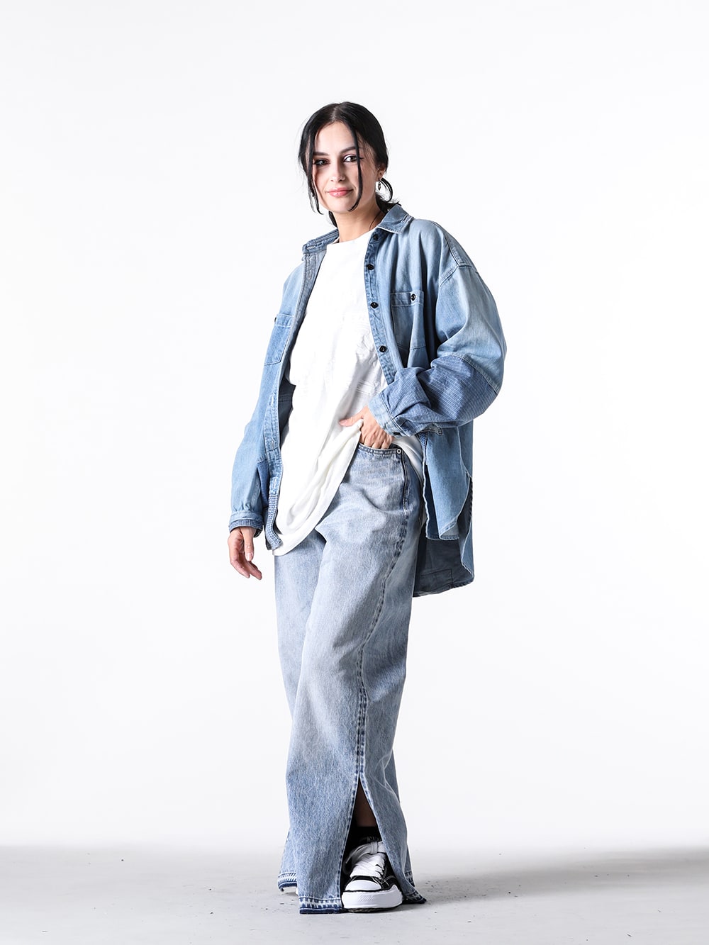 FDMTL / KAMIYA / MIHARA YASUHIRO 2025SS Styling - Women's Denim Shirt Styling
 - Vintage-Processed Denim Style with a Unique Aging Experience - FA25/SH11WU(WOMENS FIT DENIM SHIRT 3YR WASH) G13TS076 White(HORSE Breached H/S Tee White) FA25/WMF11(WOMENS FIT FLARE DENIM LIGHT WASH) A01FW702 Black(PETERSON Original Sole Canvas Low Cut Sneaker Black) - 1-001