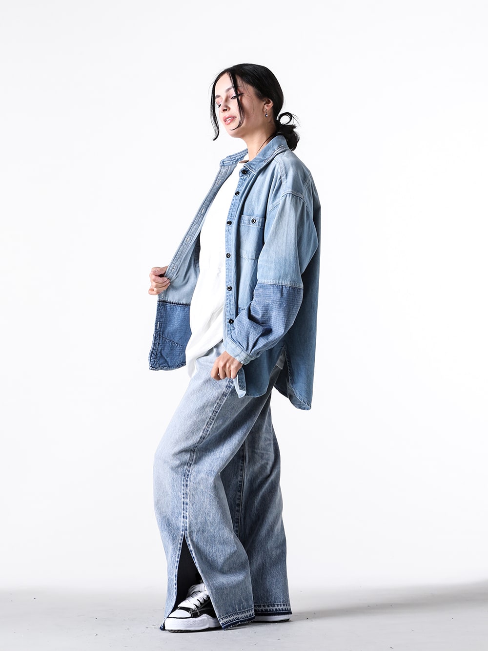 FDMTL / KAMIYA / MIHARA YASUHIRO 2025SS Styling - Vintage-Processed Denim Style with a Unique Aging Experience - FA25/SH11WU(WOMENS FIT DENIM SHIRT 3YR WASH) G13TS076 White(HORSE Breached H/S Tee White) FA25/WMF11(WOMENS FIT FLARE DENIM LIGHT WASH) A01FW702 Black(PETERSON Original Sole Canvas Low Cut Sneaker Black) - 1-002