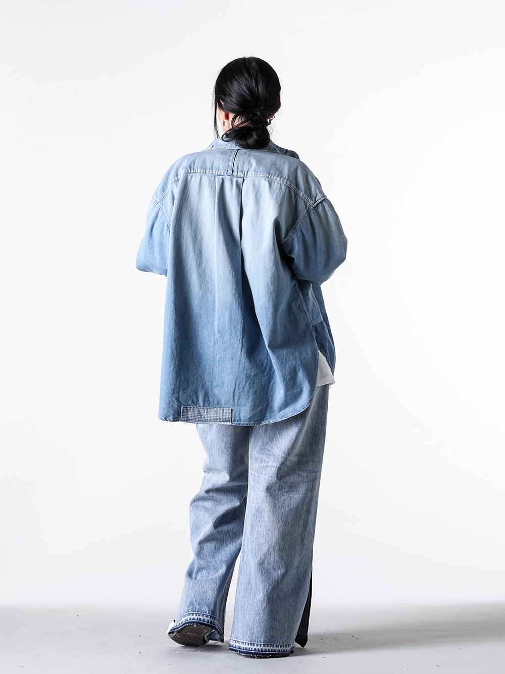 FDMTL / KAMIYA / MIHARA YASUHIRO 2025SS Styling - Vintage-Processed Denim Style with a Unique Aging Experience - FA25/SH11WU(WOMENS FIT DENIM SHIRT 3YR WASH) G13TS076 White(HORSE Breached H/S Tee White) FA25/WMF11(WOMENS FIT FLARE DENIM LIGHT WASH) A01FW702 Black(PETERSON Original Sole Canvas Low Cut Sneaker Black) - 1-003