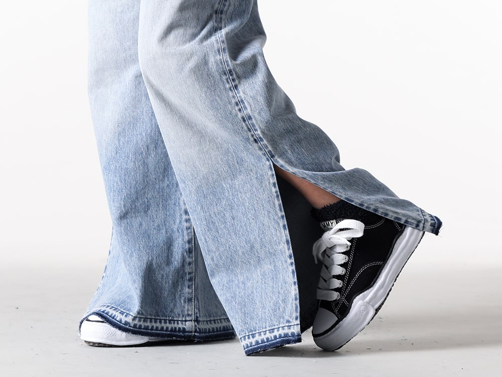 FDMTL 2025SS - FDMTL Signature Used Processing Denim Pants & Maison MIHARA YASUHIRO PETERSON Original Sneakers - FA25/WMF11(WOMENS FIT FLARE DENIM LIGHT WASH) - 3-006