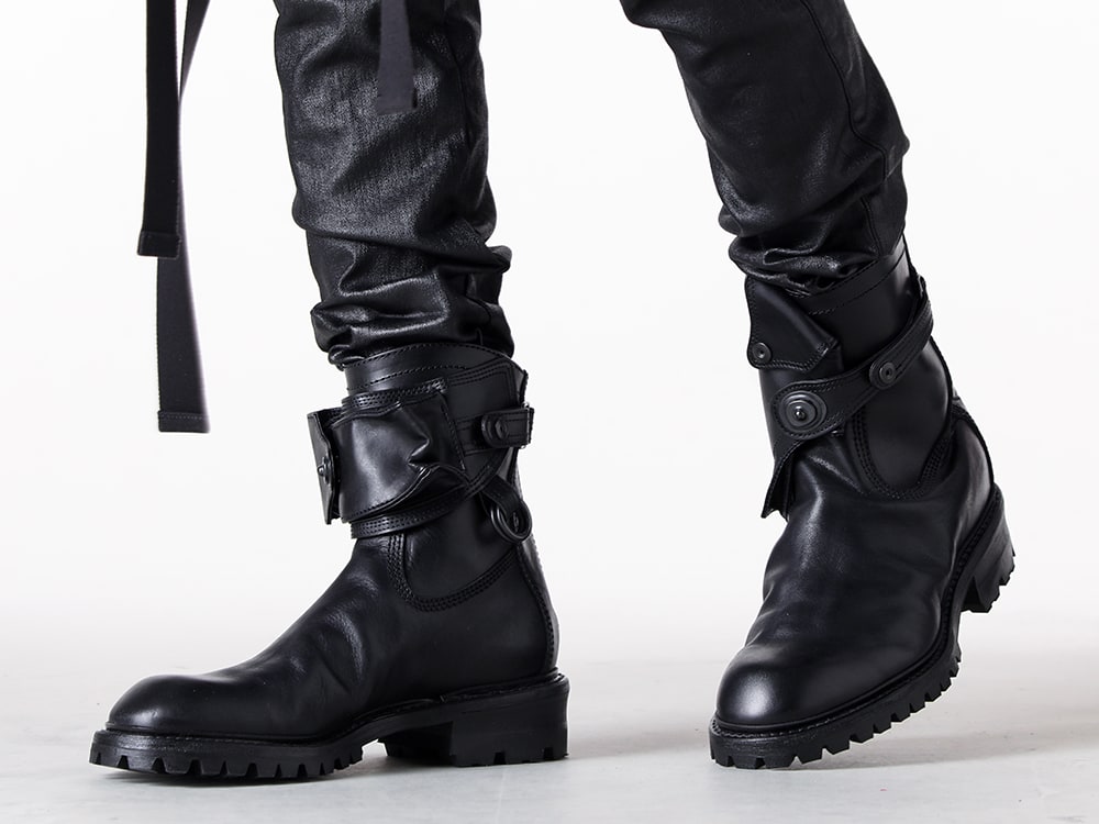 JULIUS 2025SS - Skinny Pants Combining Ruggedness and Sheen - 899FWM2(Cow Skin Gun Holder Engineer Boots) - 3-007