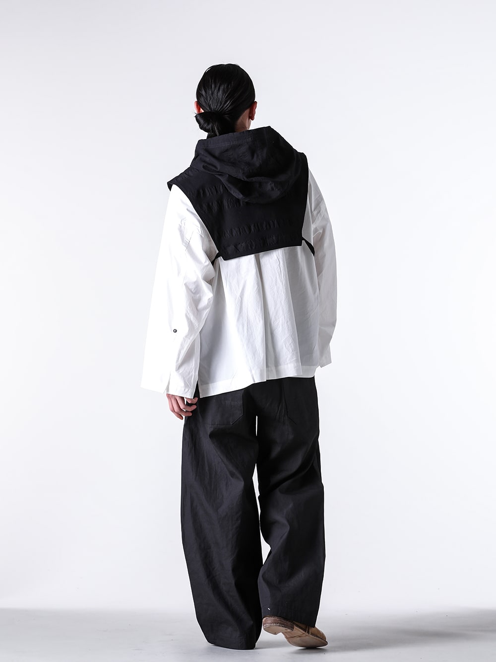 JAN-JAN VAN ESSCHE / GUIDI 2025SS Styling - Layered Spring Styling - HOODPIECE 1(Hooded Collar Piece) TUNIC 38(Oversized Long Sleeve Tunic With Roll-Up Sleeves) TROUSERS 84(Oversized 6-Pocket Workwear Style Trousers - Coated Cloth) BELT 3(Twisted Belt Dark) 992X beige-co166t(Derby Shoes：SEASONAL COLORS Beige) - 1-006