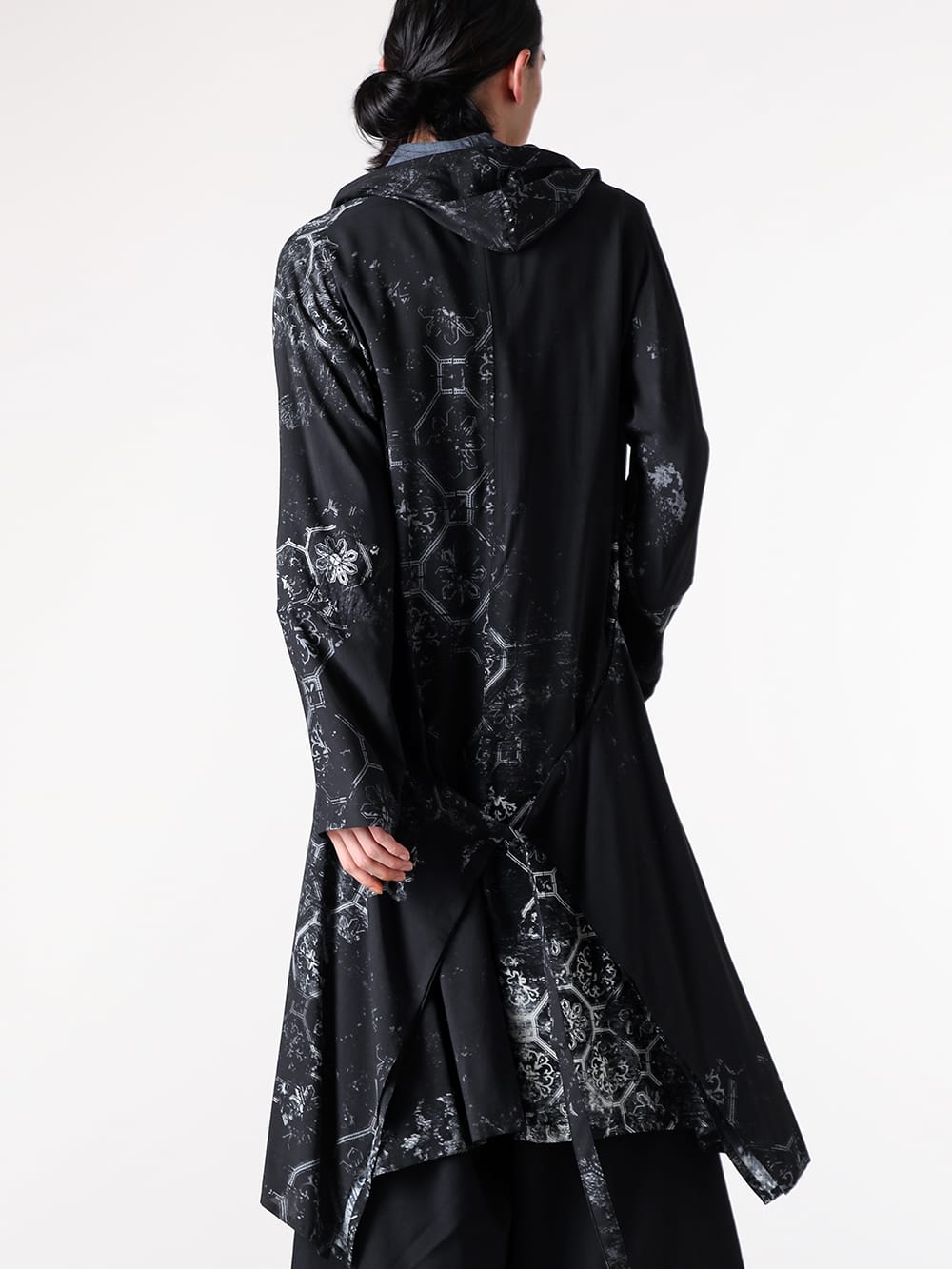 Ground Y - 2025SS  - Side-trimmed Dress (White) - Dresses with bold openings from the bottom of the sleeves to the armpits - GP-D05-201 white - Side-trimmed Dress 1-0014