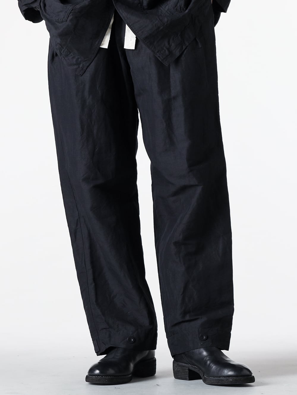 KLASICA - 25SS - Structured Silhouette and Aging Beauty: Premium Fabric Paired with Back-Zip Boots - 25S-TRS-D35 - Bias Tuck Strings Trousers 3-001
