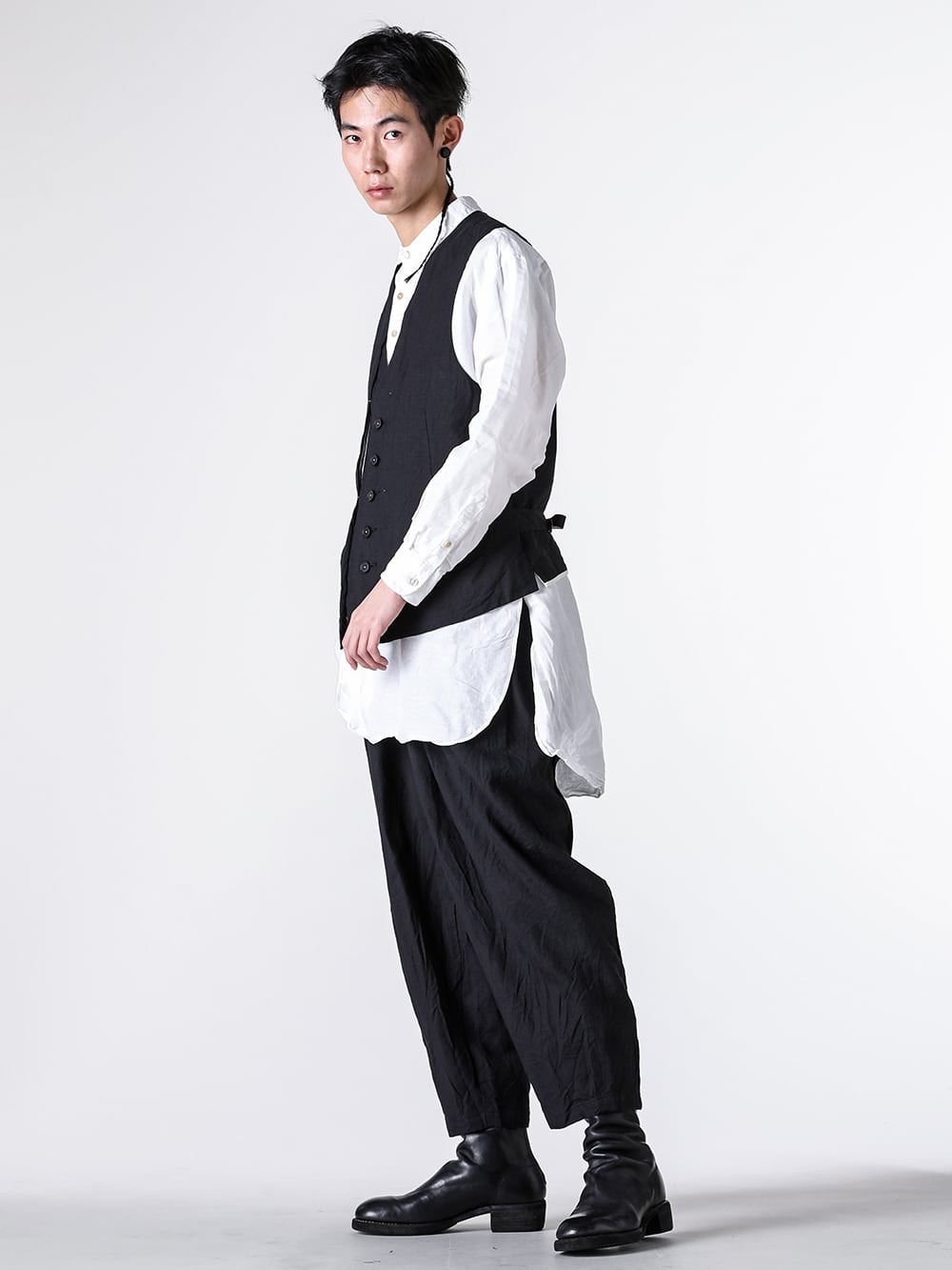 KLASICA - 25SS styling - Spring Artisan Styling Vintage-inspired texture and a vest & shirt styling that reflects the brand’s design philosophy. - 25S-GLT-B12 - Modern Waist Coat - 25S-SH39-D30 - Over Sized Short Collar Shirts - 25S-TRS-B16 - Back Seem Tapered Trousers - 788ZX - Back Zip Boots Double Sole Wide Model 1-001