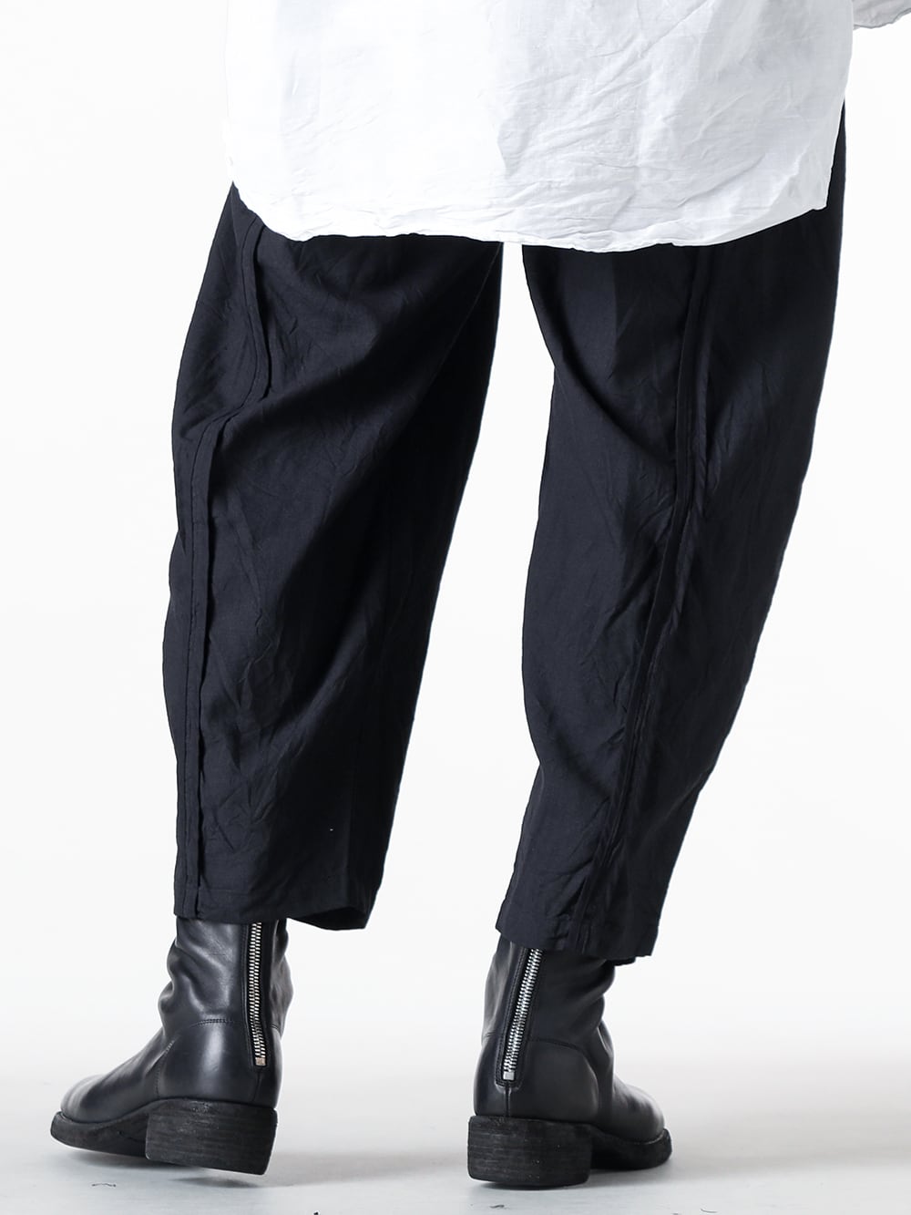 KLASICA - 25SS - Effortlessly Refined: Tapered Artisan Trousers and GUIDI Back-Zip Boots - 25S-TRS-B16 - Back Seem Tapered Trousers - 788ZX - Back Zip Boots Double Sole Wide Model 3-003