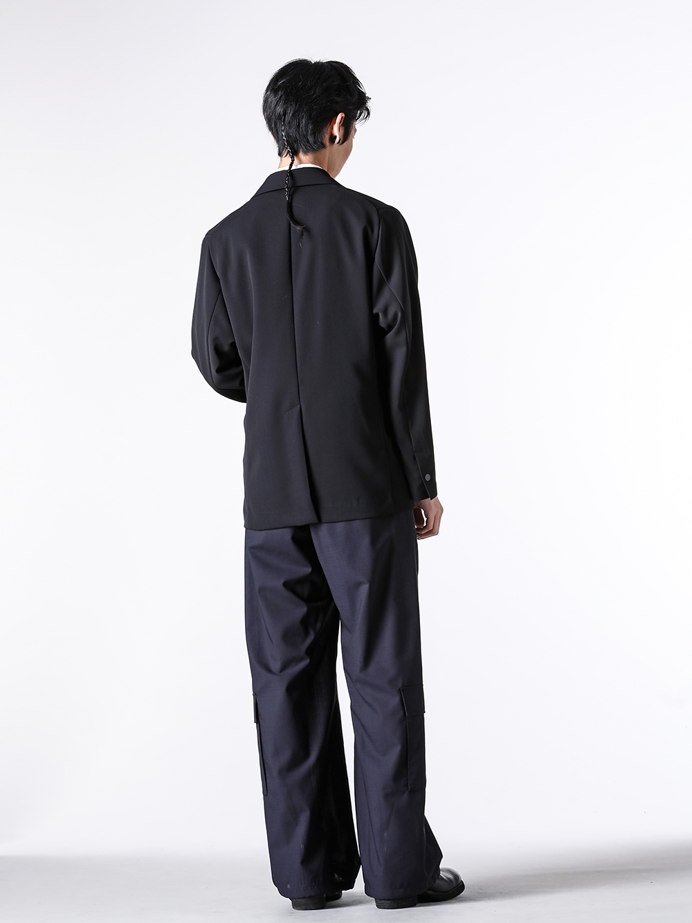 IRENISA - 25SS  - コーディネート例 - IH-25SS-J030-NDK black Relaxed Shoulder Jacket -IH-25SS-B036-IMC white Regular Collar Short-Sleeved Shirt （White）-IH-25SS-P040-WR navy Two Tucks Wide Cargo Pants （Navy）-788ZX Back Zip Boots Double Sole Wide Model （Black）2-0012