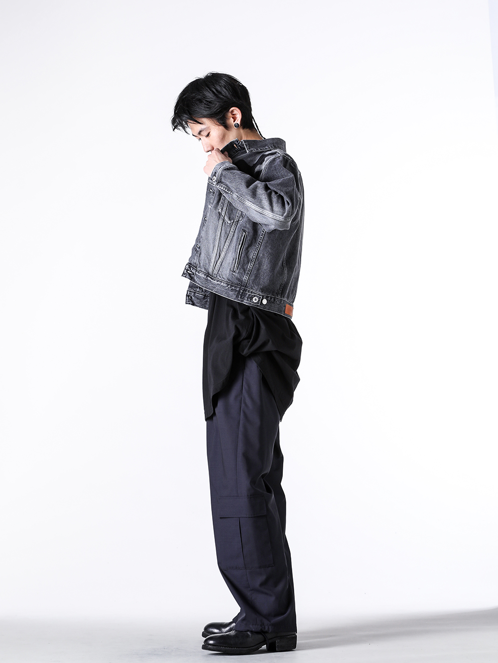 IRENISA - 25SS  - コーディネート例 - B25K6BL001 MASU BOYS Emblem Denim Jacket （Black）-GP-T06-040 black Hem Round Jumbo Long Sleeve T-Shirts （Black）-IH-25SS-P040-WR navy Two Tucks Wide Cargo Pants （Navy）-788ZX Back Zip Boots Double Sole Wide Model （Black）2-008