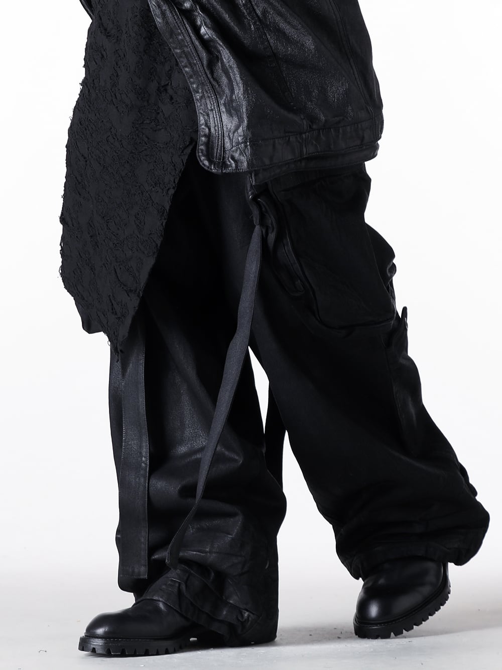 JULIUS - 25SS styling - Impressive cargo pants with coating and baggy silhouette - 899PAM2-C - 12oz Coated Denim Wide Gasmask Cargo Pants - 899FWM2 - Cow Skin Gun Holder Engineer Boots 3-004