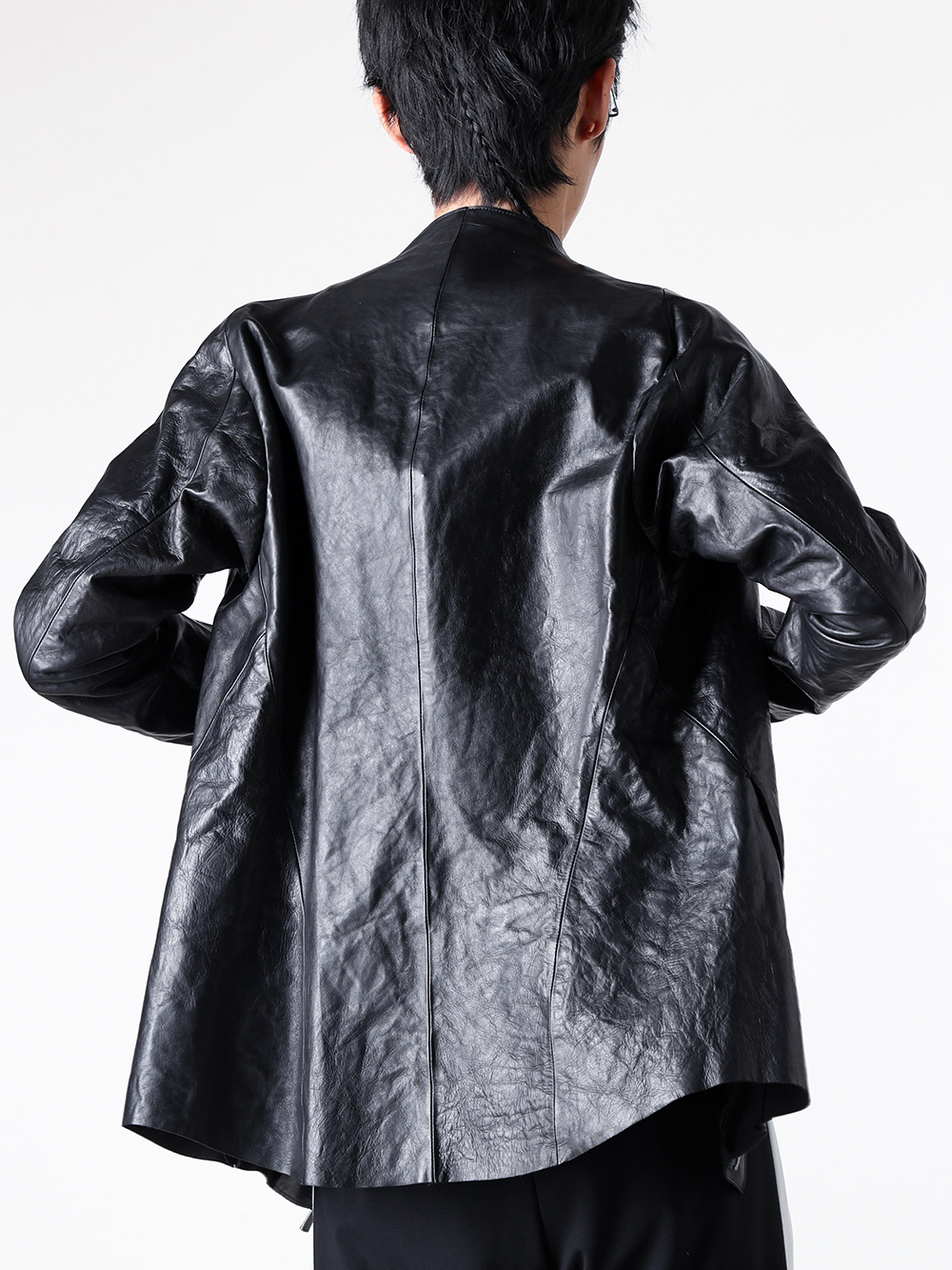 D.HYGEN - 25SS - The Upper Body Stands Out with Layering of Different Materials - ST105-0225S black Horse Leather Bonding Leather Shirt (BLACK) - RW-722 red Dolman Knit-T (Red) - RG1032TI black × clear RG1032TI Square Flame Sunglasses (Black × Clear) - M3491 silver Necklace Sculpture (Silver) 2-003