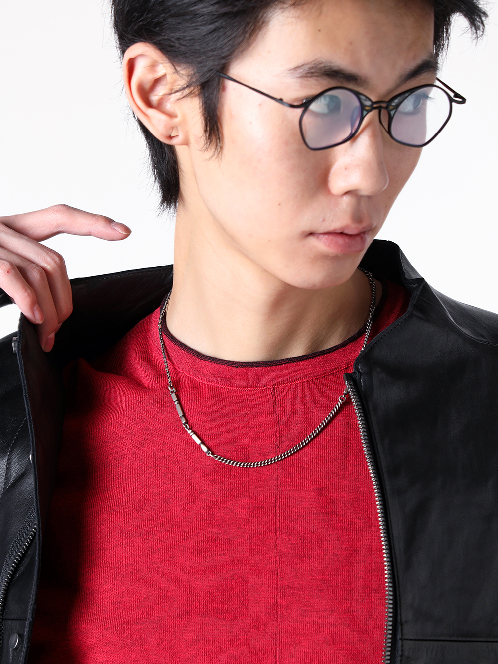D.HYGEN - 25SS - The Upper Body Stands Out with Layering of Different Materials - ST105-0225S black Horse Leather Bonding Leather Shirt (BLACK) - RW-722 red Dolman Knit-T (Red) - RG1032TI black × clear RG1032TI Square Flame Sunglasses (Black × Clear) - M3491 silver Necklace Sculpture (Silver) 2-005
