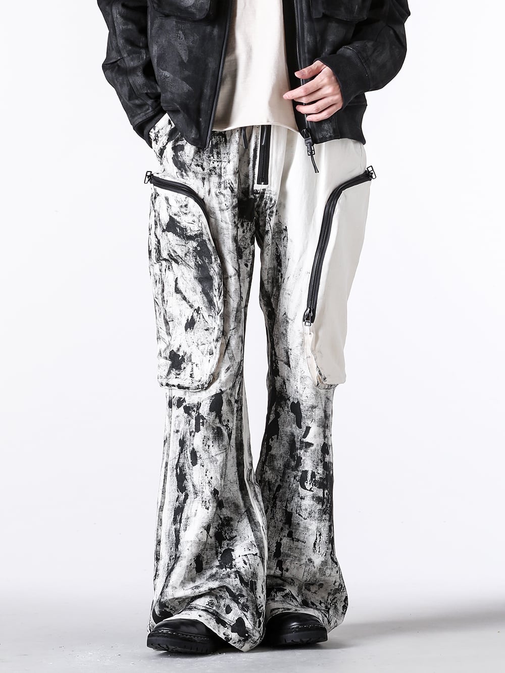 JUSTIN GALL - 25SS - Structural Approach Seen in the Details - JGALL_RAWTSS25-36 - CARGO FLOATER FLOW TROUSER (Ivory) 1-007