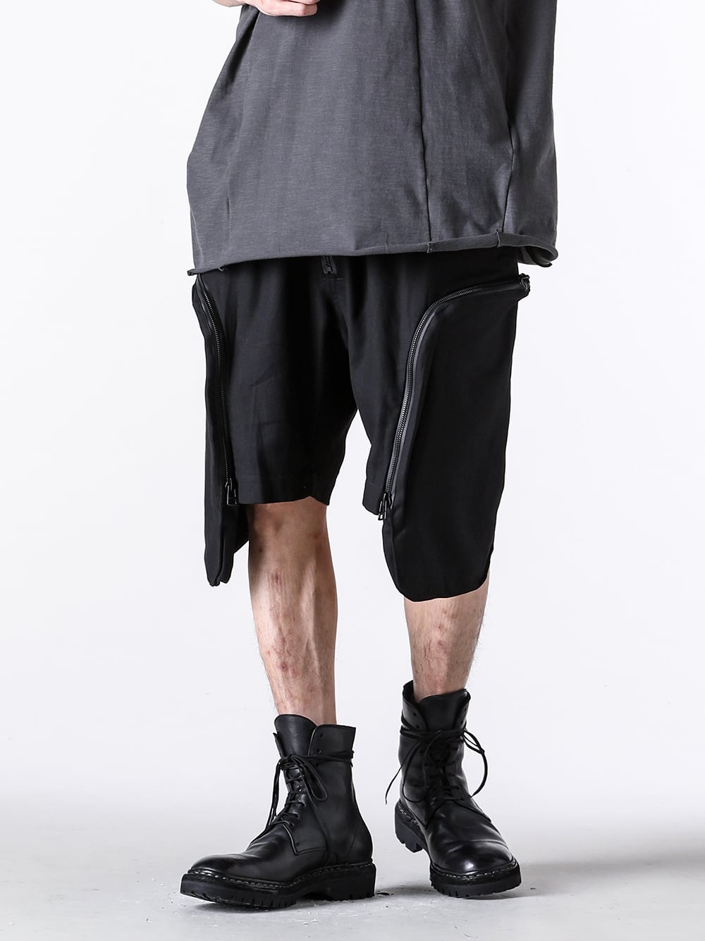 JUSTIN GALL - 25SS - Structural Approach Seen in the Details - JGALL_RAWTSS25-30 - CARGO FLOATER SHORTS (Black) 1-010