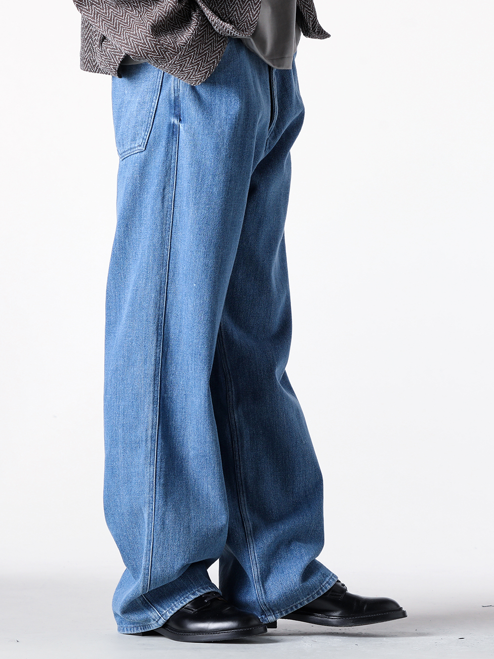 Side Silhouette of the 5 PKT Trousers