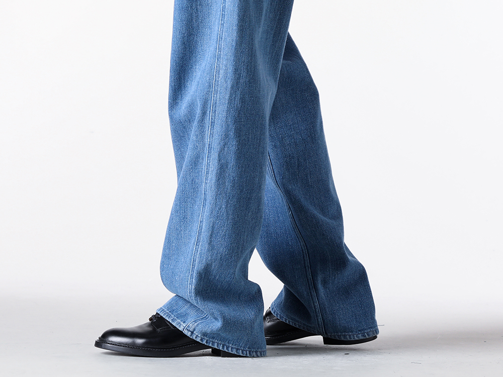 Side Silhouette of the Leather Shoes