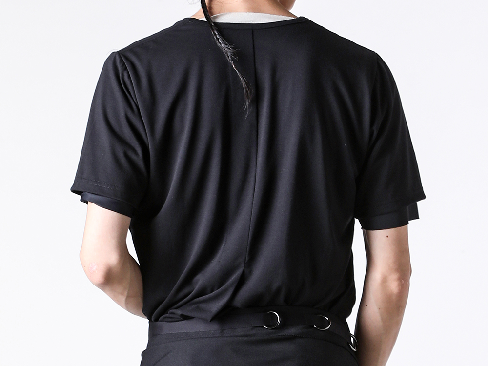 Texture of the Layered T-Shirt