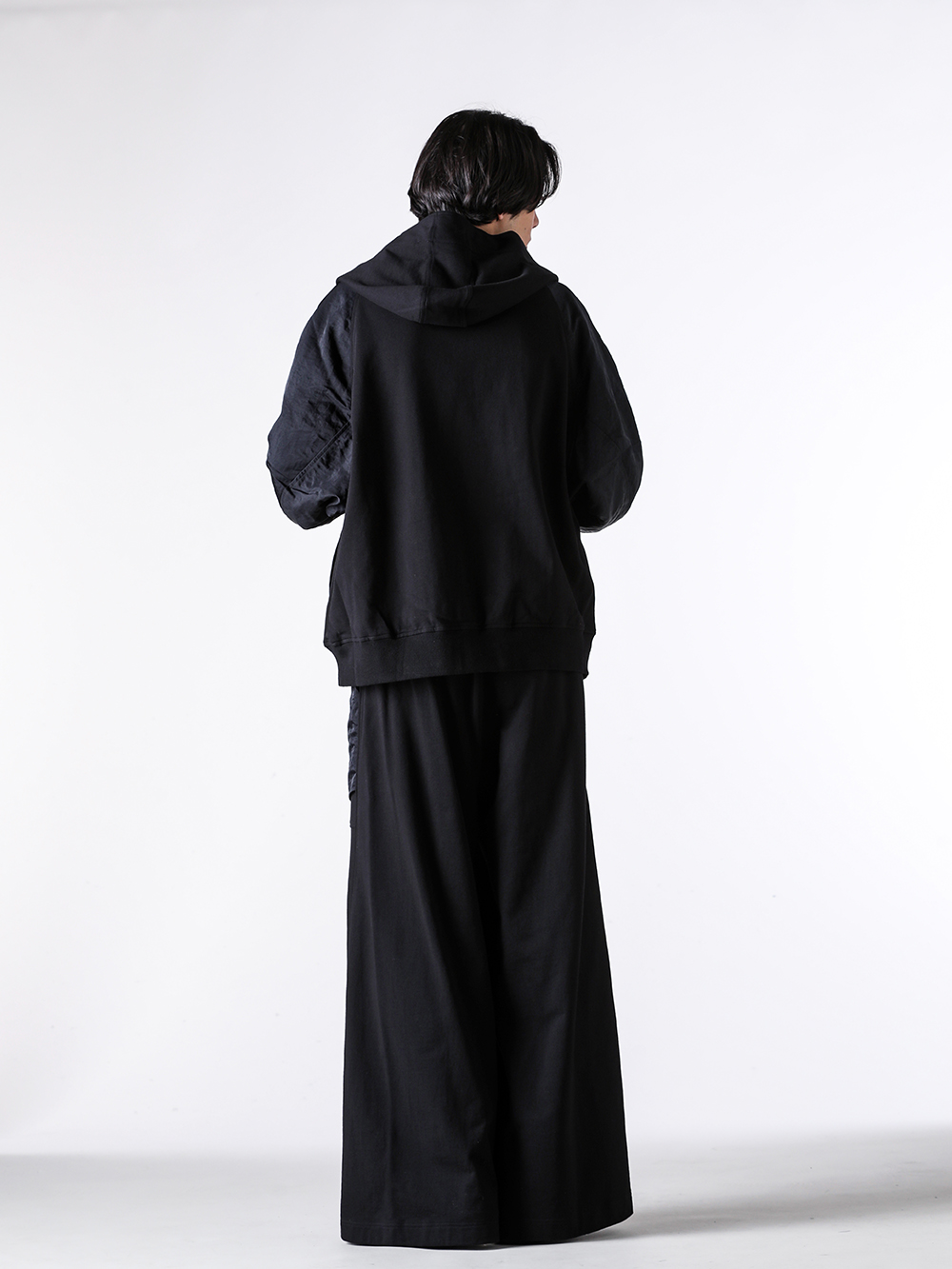 JULIUS - 25PF Styling - Outerwear - 907CUM1 COTTON SWEAT ZIP Parker (BLACK) - 907CUM3 COTTON HIGH TWIST RIB TANK TOP (BLACK) - 907PAM10 COTTON SWEAT WIDE TROUSERS (BLACK) - 899FWM2 Cow Skin Gun Holder Engineer Boots 1-003