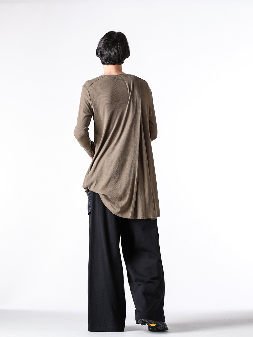 JULIUS - 25PF  - Long sleeve T-shirt - 907CUM5 COTTON HIGH TWIST RIB LONGCUT & SEWN - 907PAM10 COTTON SWEAT WIDE TROUSERS （BLACK） - 899FWM2 Cow Skin Gun Holder Engineer Boots 2-006