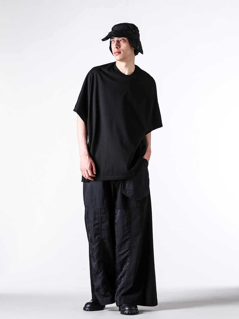 JULIUS - 25PF - Short sleeve T-shirt - 907CPM2-M COTTON SZ JERSEY BIG CUT & SEWN - 907PAM10 COTTON SWEAT WIDE TROUSERS （BLACK） - 899FWM2 Cow Skin Gun Holder Engineer Boots 3-0013