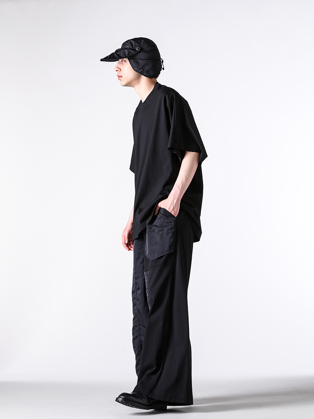 JULIUS - 25PF - Short sleeve T-shirt - 907CPM2-M COTTON SZ JERSEY BIG CUT & SEWN - 907PAM10 COTTON SWEAT WIDE TROUSERS （BLACK） - 899FWM2 Cow Skin Gun Holder Engineer Boots 3-0014