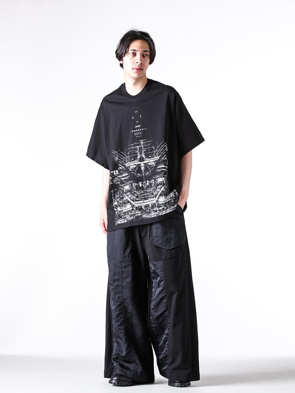 JULIUS - 25PF - Short sleeve T-shirt - 907CPM2 COTTON SZ JERSEY BIGPHOTO CUT & SEWN - 907PAM10 COTTON SWEAT WIDE TROUSERS （BLACK） - 899FWM2 Cow Skin Gun Holder Engineer Boots 3-007