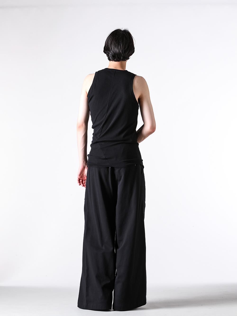 JULIUS - 25PF - Sleeveless T-shirt - 907CUM3 COTTON HIGH TWIST RIB TANK TOP - 907PAM10 COTTON SWEAT WIDE TROUSERS （BLACK） - 899FWM2 Cow Skin Gun Holder Engineer Boots 4-009