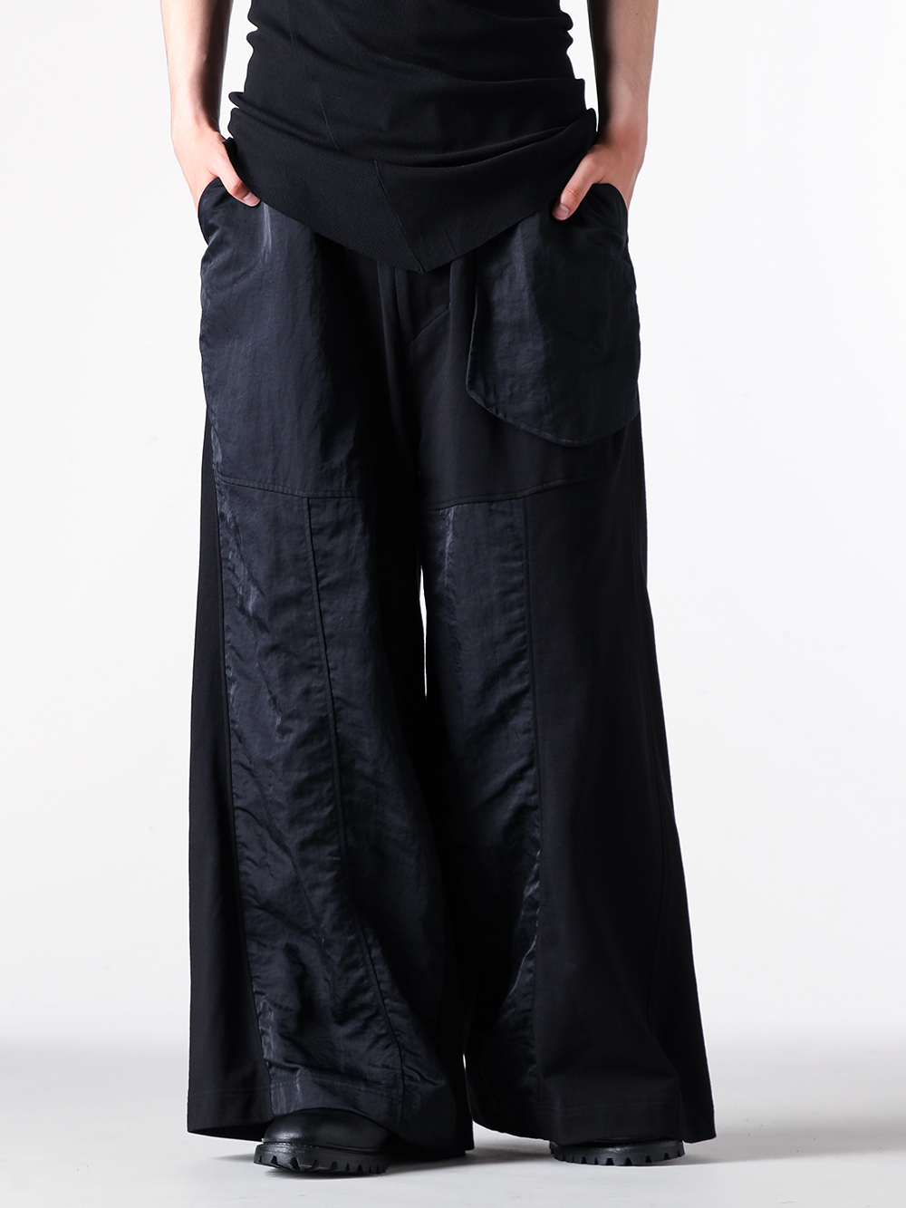 JULIUS - 25PF - Pants - 907PAM10 COTTON SWEAT WIDE TROUSERS （BLACK） - 899FWM2 Cow Skin Gun Holder Engineer Boots 4-001