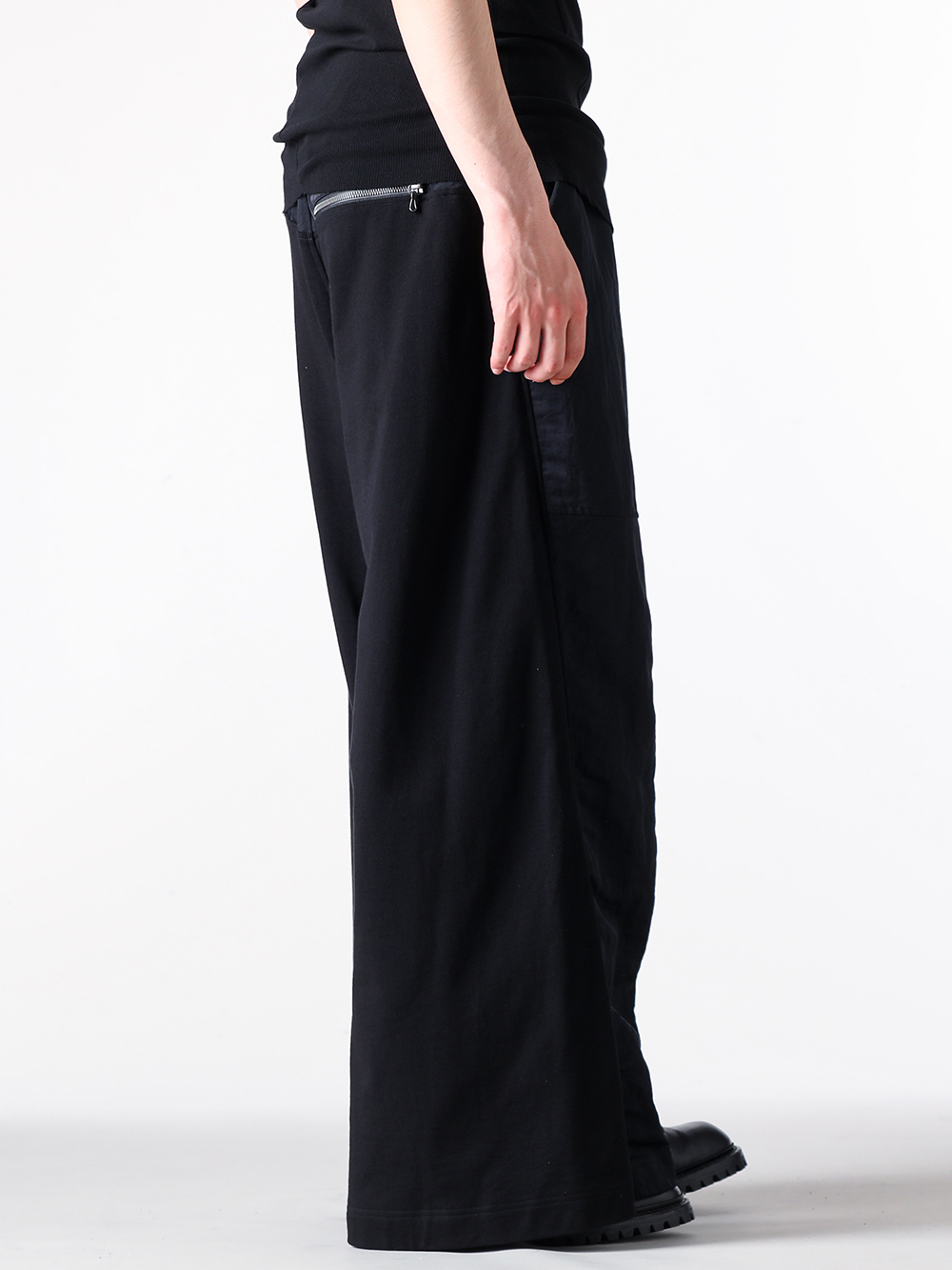 JULIUS - 25PF - Pants - 907PAM10 COTTON SWEAT WIDE TROUSERS （BLACK） - 899FWM2 Cow Skin Gun Holder Engineer Boots 4-002