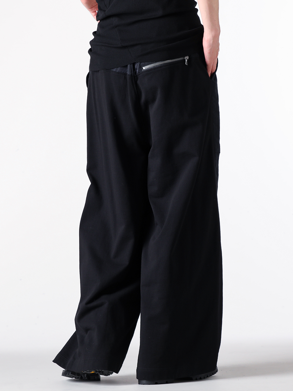 JULIUS - 25PF - Pants - 907PAM10 COTTON SWEAT WIDE TROUSERS （BLACK） - 899FWM2 Cow Skin Gun Holder Engineer Boots 4-003