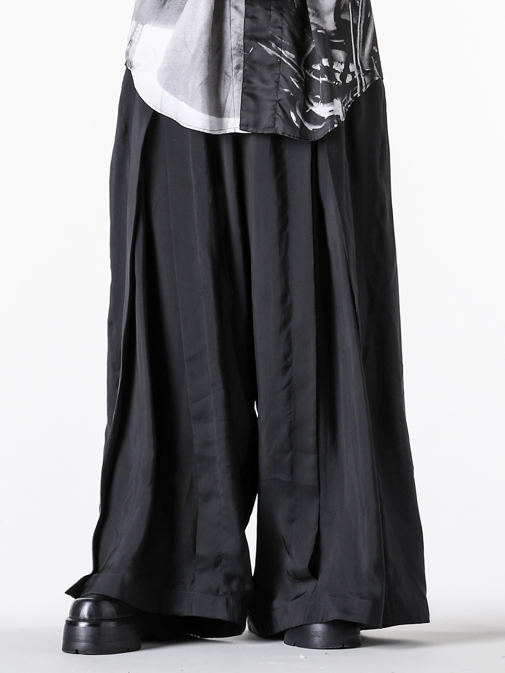 JULIUS - 25PF Styling - TROUSERS - 907PAM1 CUPRO TAFFETA TROUSERS 2-0010