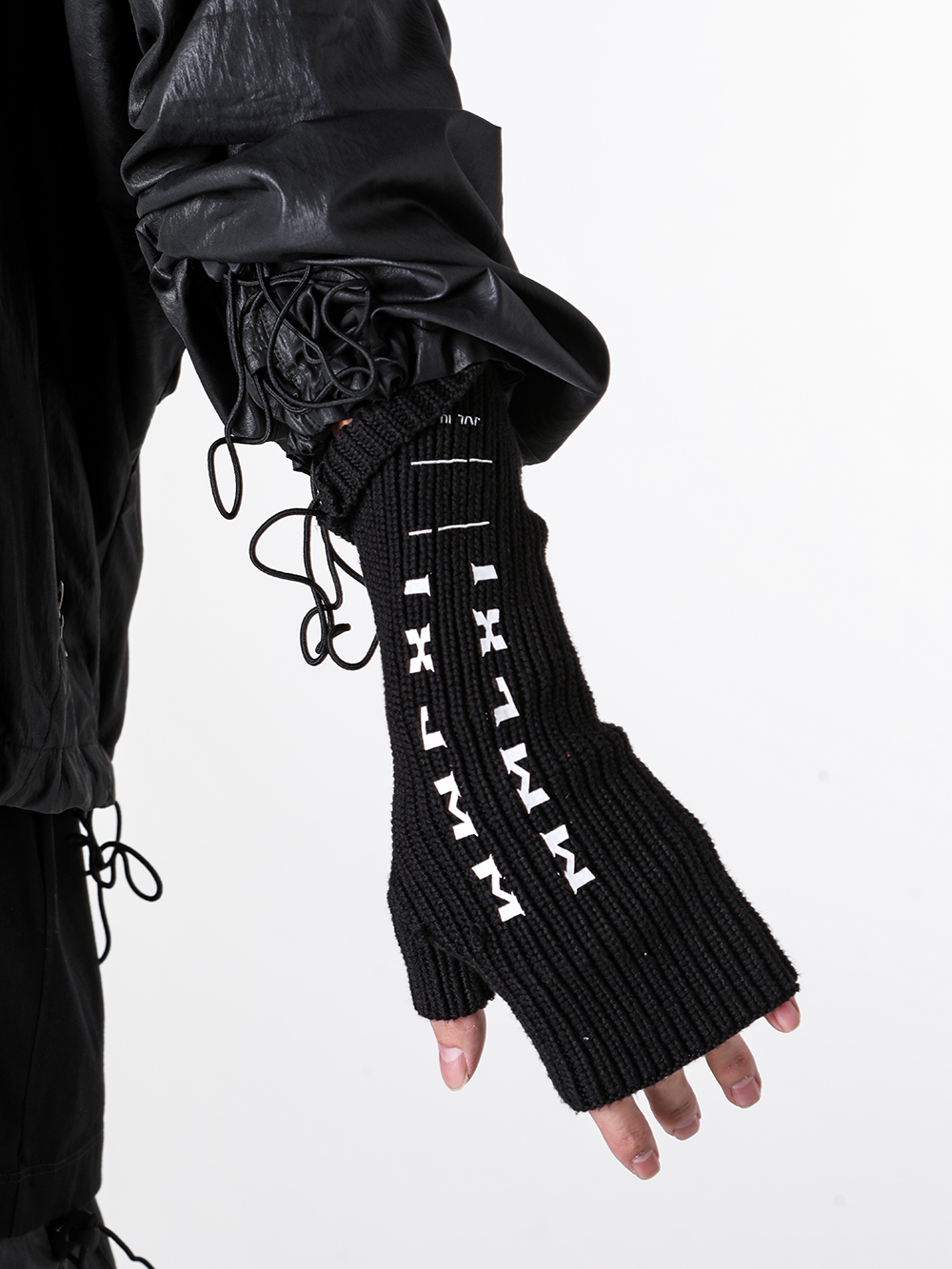 JULIUS - 25PF Styling - ACCESSORY - 907ACU3 SILK/COTTON YARN ARM 2-0019