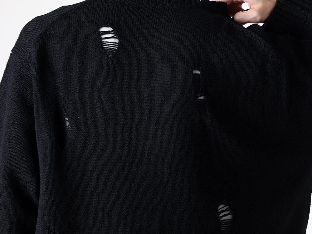 Yohji Yamamoto POUR HOMME - 25AW Styling - Knitwear with Advanced Techniques and a Versatile Hat - Needle-less round-neck pullover knit (Y04686EM000334) - fedora hat (HL-H09-100) 1-004