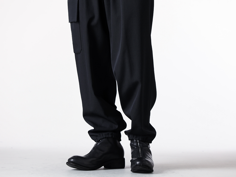 Yohji Yamamoto POUR HOMME - 25AW  - Pants that combine the ruggedness of cargo pants with the lightness of jogger pants - rib flap pants (HL-P02-140) - PL2 Long Front Zip Boots Double Sole (PL2) 2-004