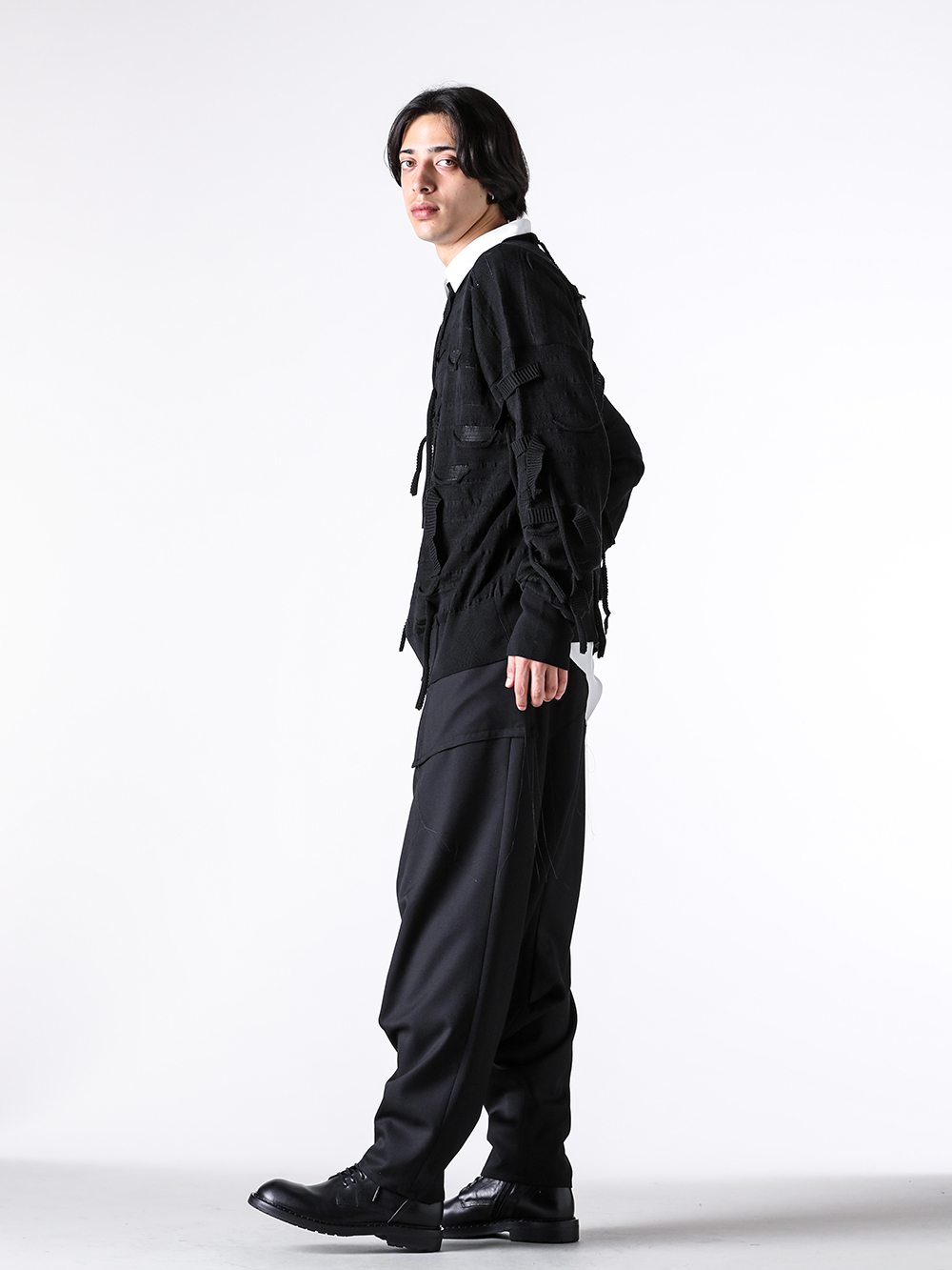 sulvam - 25AW - Full Styling Photo Gallery - MW-K02-810 Broken Knitwear - MW-B04-010 Tencel Besam Shirt - MW-P04-100 Out Pocket Saree Pants - C000MC01 Danny Ankle Boots 3-002