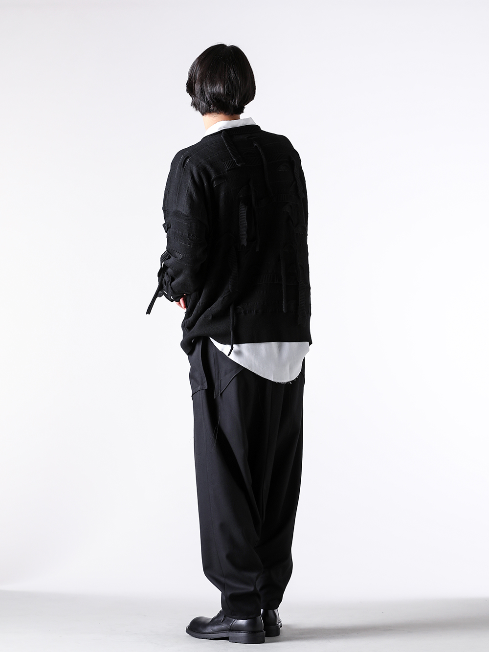 sulvam - 25AW - Full Styling Photo Gallery - MW-K02-810 Broken Knitwear - MW-B04-010 Tencel Besam Shirt - MW-P04-100 Out Pocket Saree Pants - C000MC01 Danny Ankle Boots 3-004