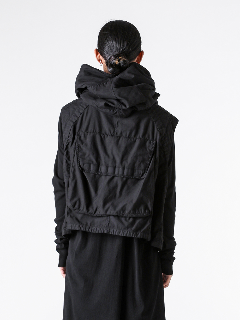 JULIUS - 25PF styling - JULIUS 2025PF Introduction of newly arrived product - 907VEM1 COTTON SATIN BACK VEST 1-002