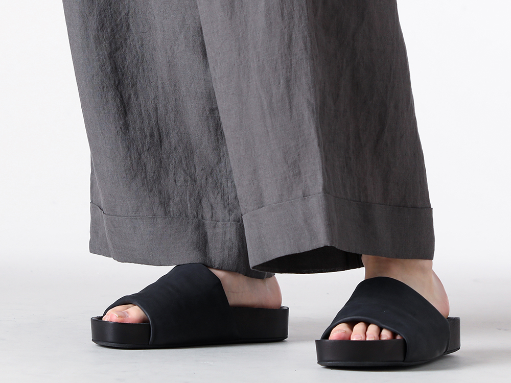 MotivMfg - 25SS - ZIGGY CHEN – Wide Trousers with Excellent Breathability - 0M2510521 Cropped Trousers - S5/M/US9574-uw900 MEN'S SLIDE-Black 2-004