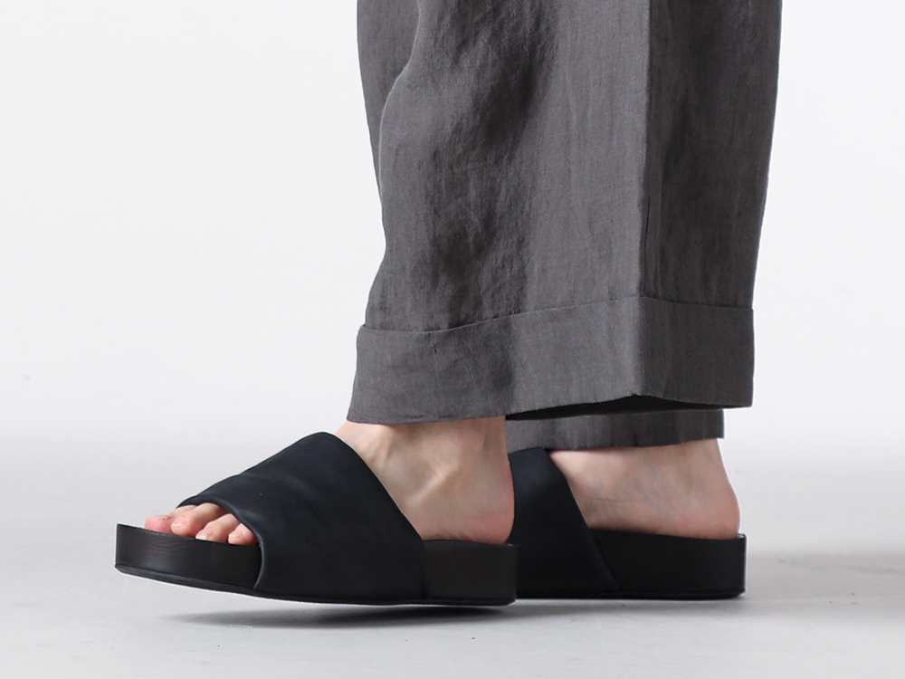 MotivMfg - 25SS - ZIGGY CHEN – Wide Trousers with Excellent Breathability - 0M2510521 Cropped Trousers - S5/M/US9574-uw900 MEN'S SLIDE-Black 2-005