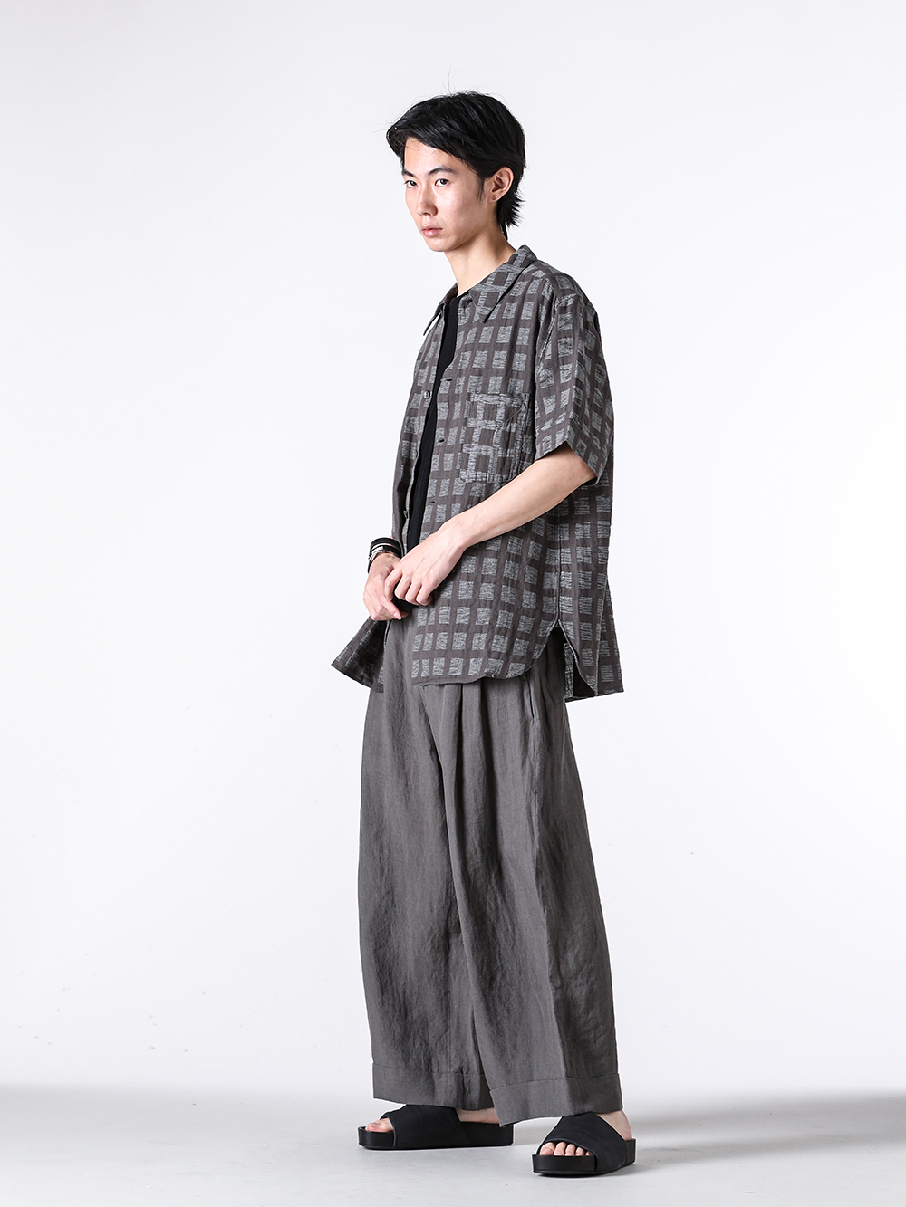 MotivMfg - 25SS - Heading 3 - S-ADT Arrow Collar Shirt Dobby Double Gauze - 25S-CSL-G54 LUNGS Box French Sleeve - m2122 Bracelet tube frame - 0M2510521 Cropped Trousers - S5/M/US9574-uw900 MEN'S SLIDE-Black 3-002