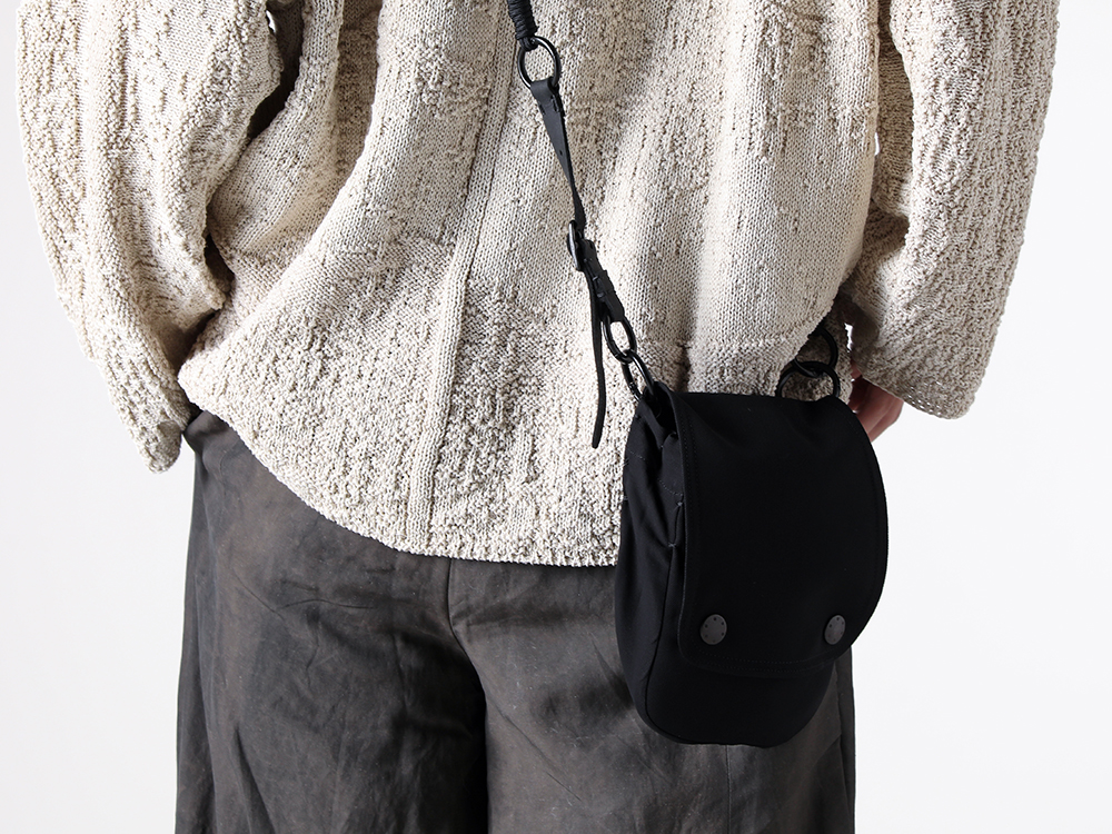 daisuke tanabe – 25SS – Structured yet Relaxed Pullover Knit – Cooper Knit Long Sleeve Pullover (digs.01_504) – Shoulder Bag (ACH-TCSMB) – necklace mix + keyring (M3940) 1-005