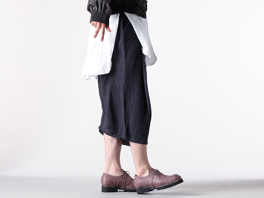 ZIGGY CHEN(ジギーチェン) - 25SS  - 空気を含んだシルエットと重みある足元がつくる造形的コーディネート - Spiral Trousers Double Twist Linen Serge (T-RFX) - Classic Derby Shoes Laced Up Square Toe (79082V) 2-004