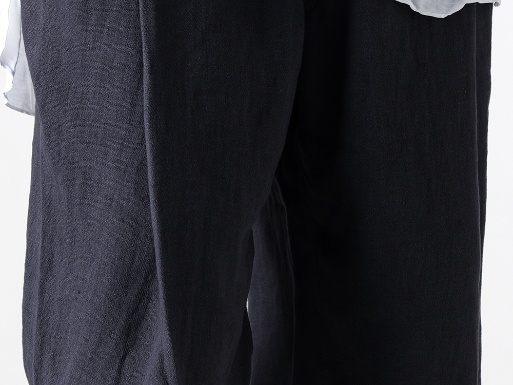 ZIGGY CHEN(ジギーチェン) - 25SS  - 空気を含んだシルエットと重みある足元がつくる造形的コーディネート - Spiral Trousers Double Twist Linen Serge (T-RFX) - Classic Derby Shoes Laced Up Square Toe (79082V) 2-005