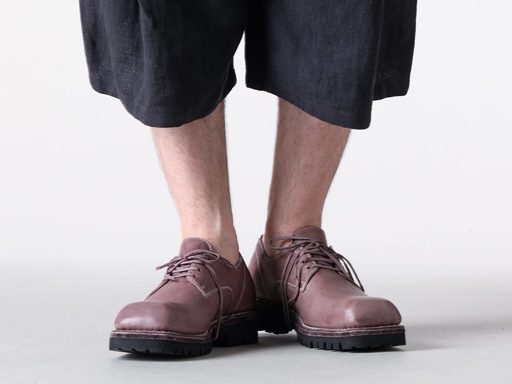 ZIGGY CHEN(ジギーチェン) - 25SS  - 空気を含んだシルエットと重みある足元がつくる造形的コーディネート - Spiral Trousers Double Twist Linen Serge (T-RFX) - Classic Derby Shoes Laced Up Square Toe (79082V) 2-005